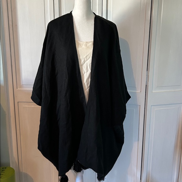 CLEOBELLA Black KNIT POMPOM Drape SEVIGNY Lagenlook BOHO BLOGGER Poncho CAPE OS - Picture 1 of 9